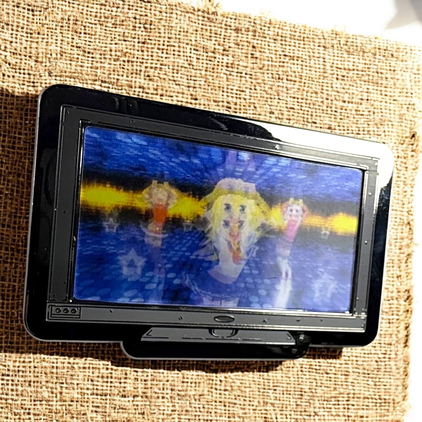 Monitor Lenticular Carameldanzen Enamel Pin