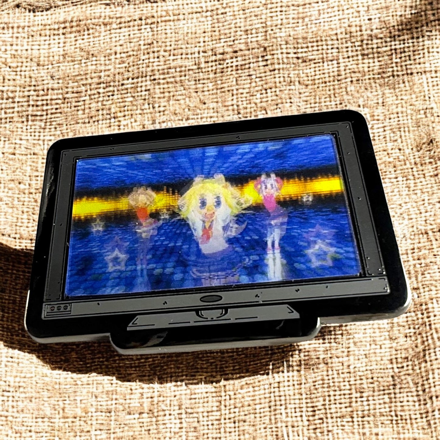 Monitor Lenticular Carameldanzen Enamel Pin