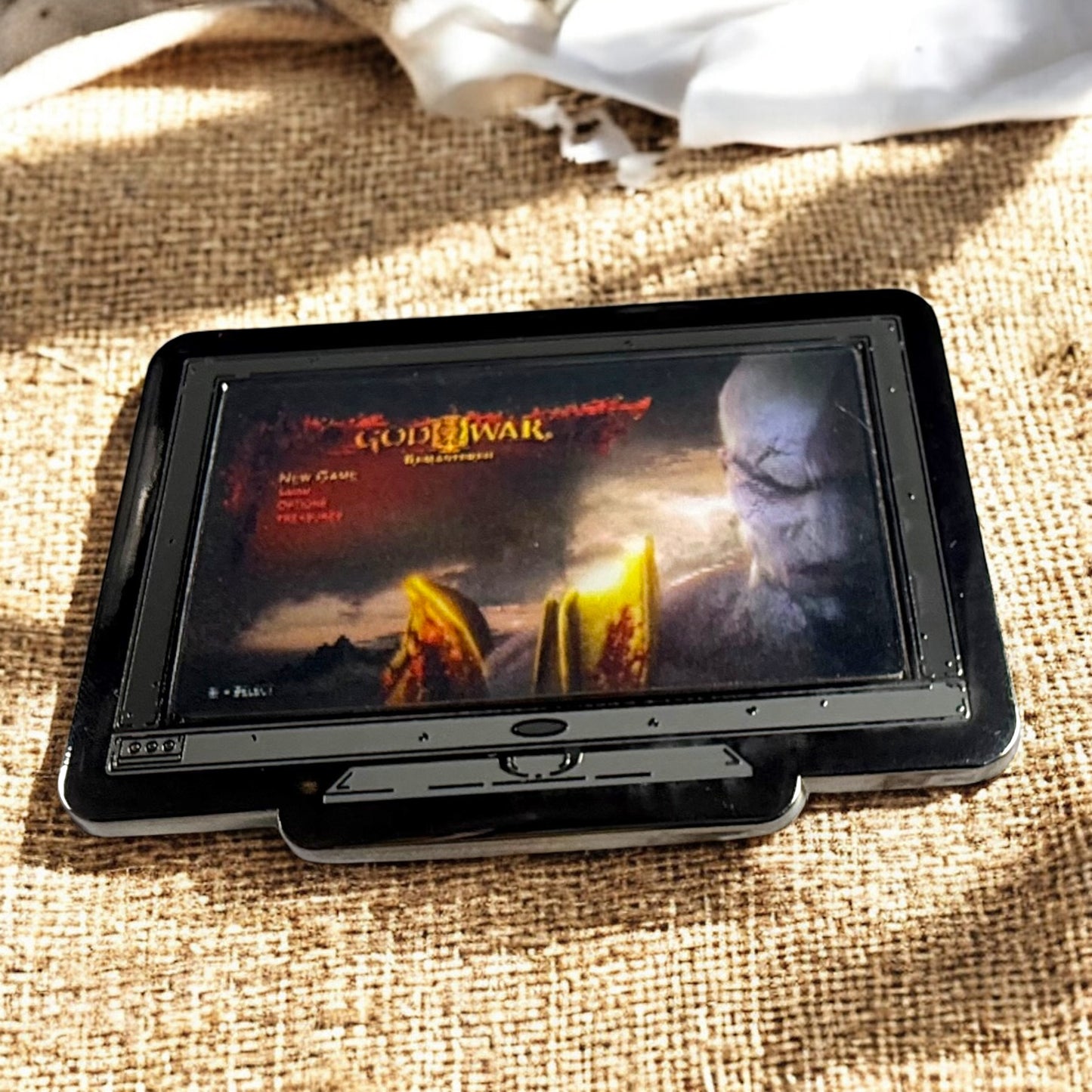 Monitor Lenticular God Of War Enamel Pin